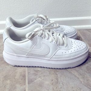 Nike Court Vision Alta like new